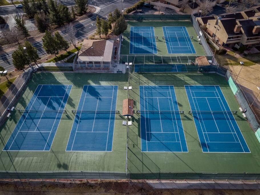 Villa 18 - 4 Bedroom! Year Round Heated Pool & Hot Tub! Games! Golf! Tennis! Сейнт Джордж Екстериор снимка